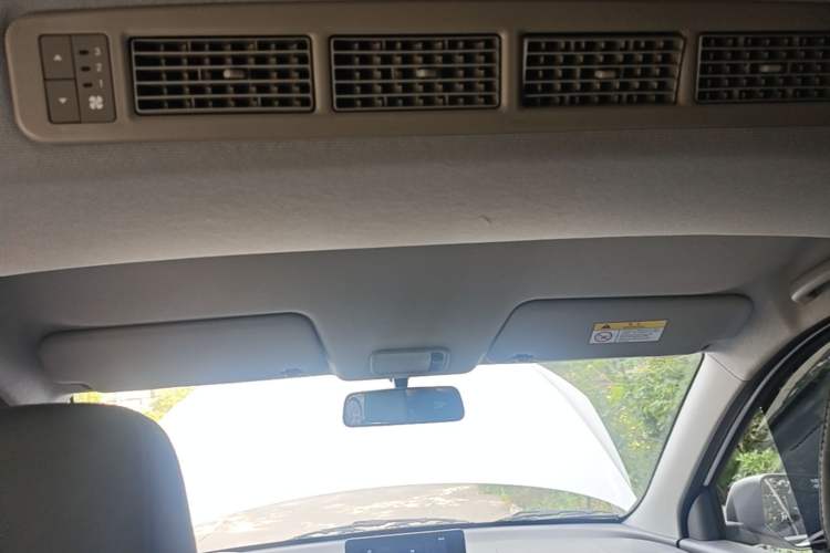 Used Wuling Hongguang New Energy 2025 Model Range-Extending Hybrid 150KM Comfort Edition Headliner