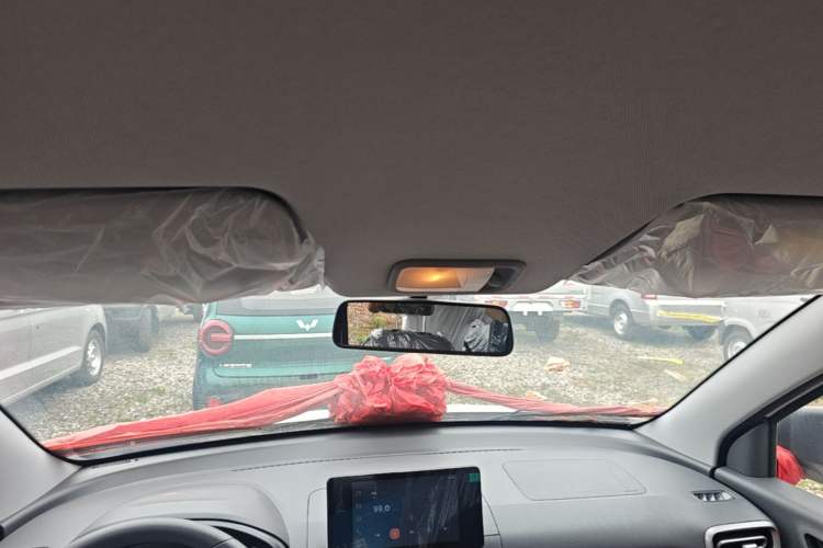 Used Wuling Hongguang New Energy 2025 Model Range-Extending Hybrid 150KM Comfort Edition Headliner