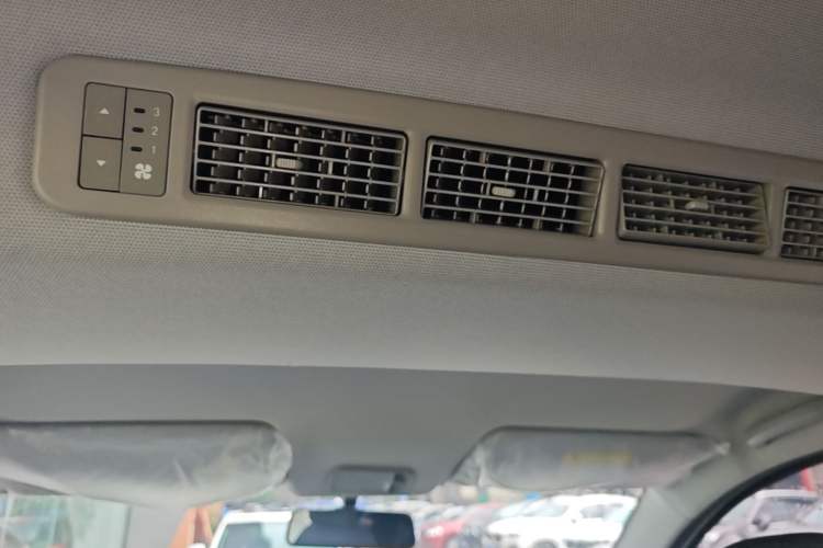 Used Wuling Hongguang New Energy 2025 Extended-Range Hybrid 50KM Comfort Version Headliner