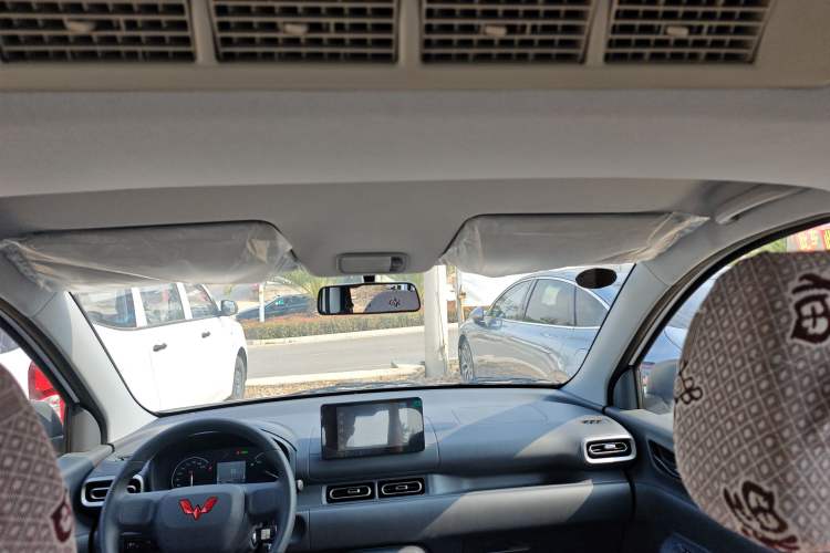 Used Wuling Hongguang New Energy 2025 Model Range-Extending Hybrid 150KM Standard Edition Headliner