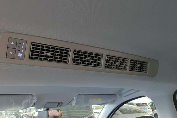 Used Wuling Hongguang New Energy 2025 Extended-Range Hybrid 50KM Comfort Version Headliner