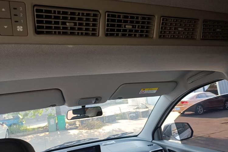 Used Wuling Hongguang New Energy 2025 Model Range-Extending Hybrid 150KM Comfort Edition Headliner