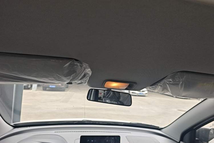 Used Wuling Hongguang New Energy 2025 Model Range-Extending Hybrid 150KM Comfort Edition Headliner