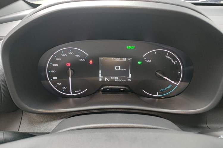 Used Wuling Hongguang New Energy 2025 Extended-Range Hybrid 50KM Comfort Version Instrument Cluster
