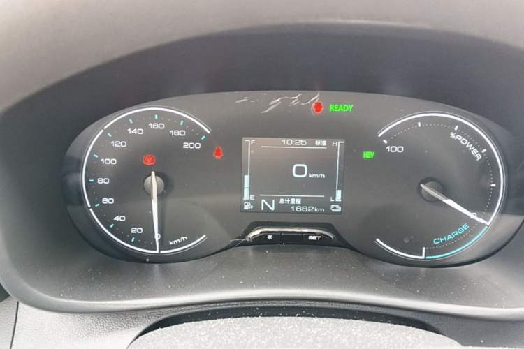 Used Wuling Hongguang New Energy 2025 Extended-Range Hybrid 50 km Utility Version Instrument Cluster