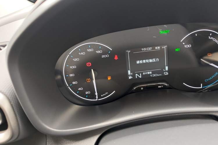 Used Wuling Hongguang New Energy 2025 Extended-Range Hybrid 50 km Utility Version Instrument Cluster