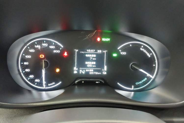 Used Wuling Hongguang New Energy 2025 Extended-Range Hybrid 50KM Comfort Version Instrument Cluster