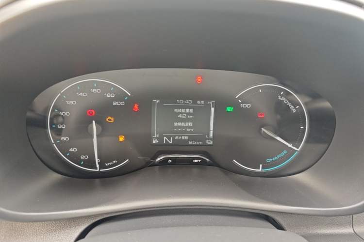 Used Wuling Hongguang New Energy 2025 Extended-Range Hybrid 50KM Comfort Version Instrument Cluster