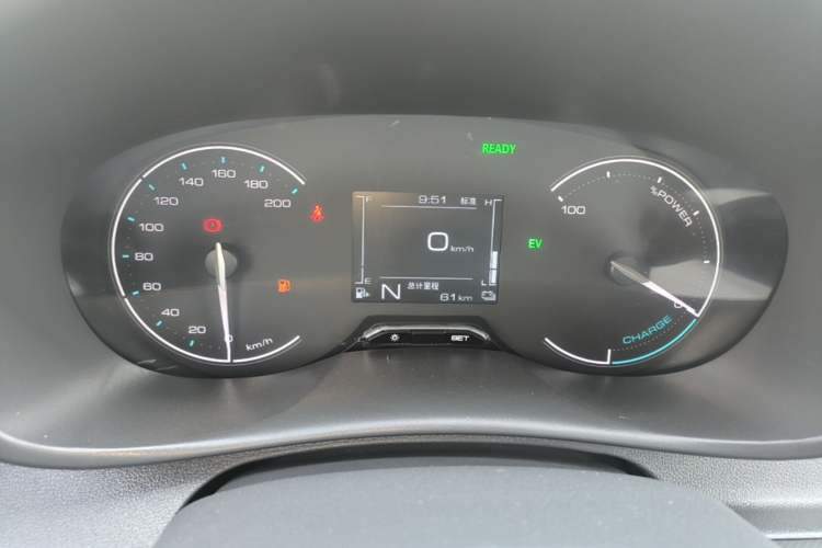 Used Wuling Hongguang New Energy 2025 Extended-Range Hybrid 50KM Comfort Version Instrument Cluster