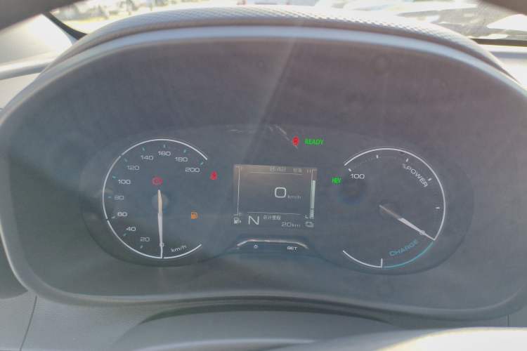 Used Wuling Hongguang New Energy 2025 Extended-Range Hybrid 50KM Comfort Version Instrument Cluster