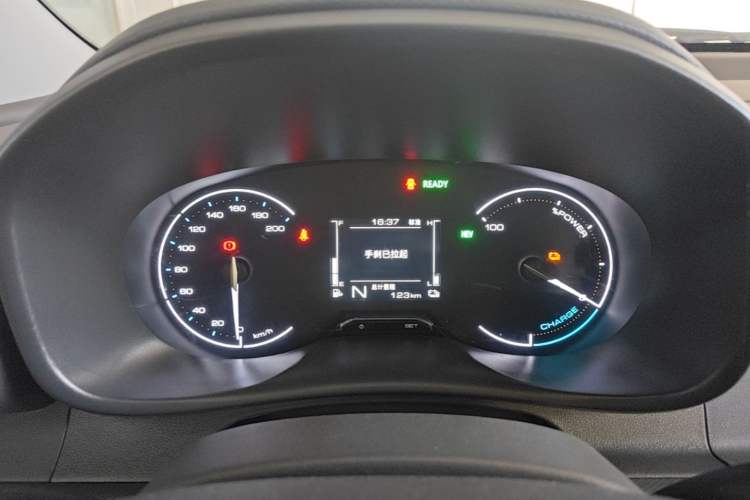Used Wuling Hongguang New Energy 2025 Extended-Range Hybrid 50KM Comfort Version Instrument Cluster
