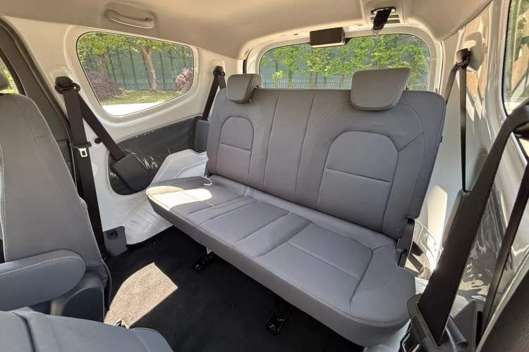 Used Wuling Hongguang New Energy 2025 Extended-Range Hybrid 50KM Comfort Version Interior 1