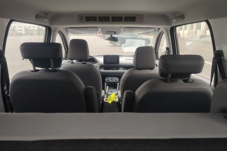 Used Wuling Hongguang New Energy 2025 Extended-Range Hybrid 50KM Comfort Version Interior 1