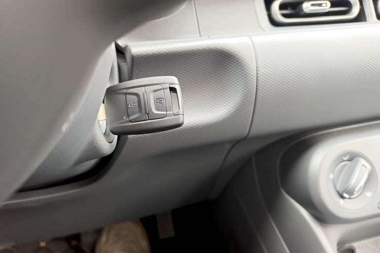 Used Wuling Hongguang New Energy 2025 Extended-Range Hybrid 50 km Utility Version Interior 1