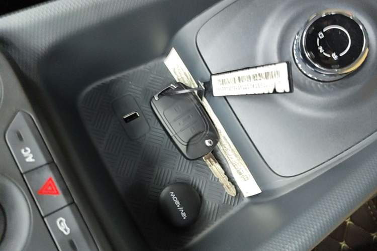 Used Wuling Hongguang New Energy 2025 Extended-Range Hybrid 50KM Comfort Version Interior 1