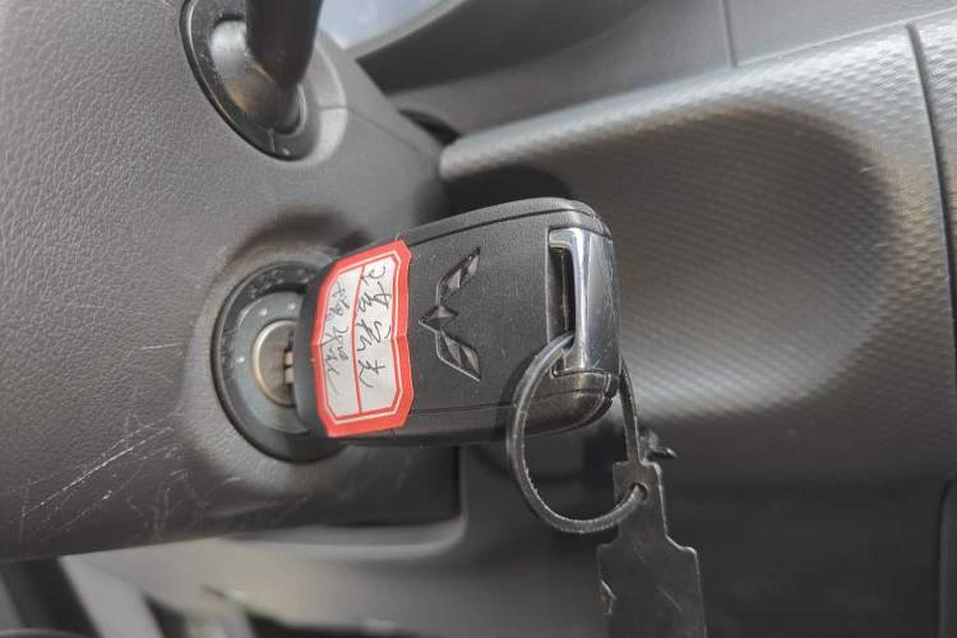 Used Wuling Hongguang New Energy 2025 Extended-Range Hybrid 50KM Comfort Version Interior 1