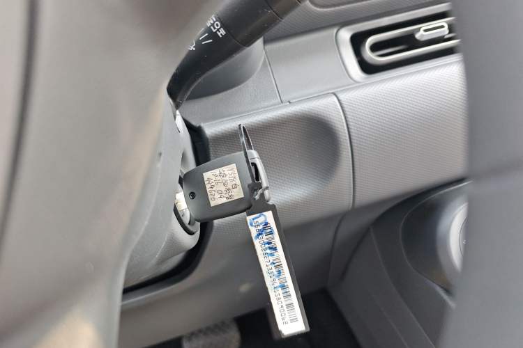 Used Wuling Hongguang New Energy 2025 Model Range-Extending Hybrid 150KM Standard Edition Interior 1