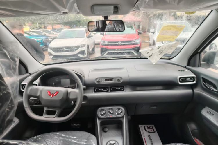 Used Wuling Hongguang New Energy 2025 Extended-Range Hybrid 50 km Utility Version Interior 1