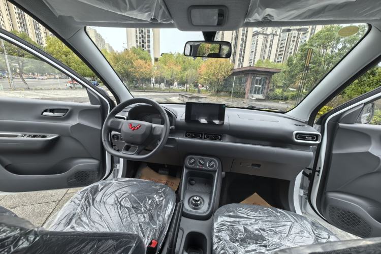 Used Wuling Hongguang New Energy 2025 Extended-Range Hybrid 50 km Utility Version Interior 1