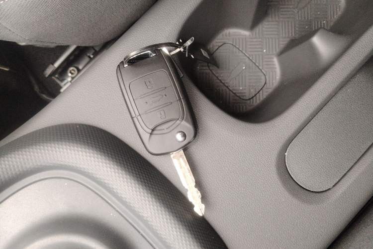 Used Wuling Hongguang New Energy 2025 Extended-Range Hybrid 50KM Comfort Version Interior 1