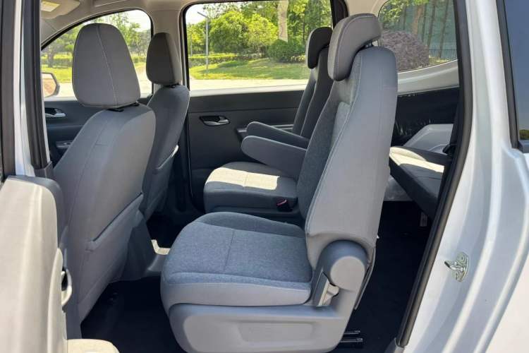Used Wuling Hongguang New Energy 2025 Extended-Range Hybrid 50KM Comfort Version Interior 2
