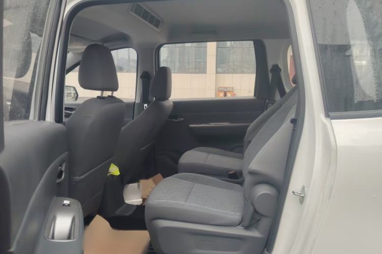 Used Wuling Hongguang New Energy 2025 Extended-Range Hybrid 50KM Comfort Version Interior 2