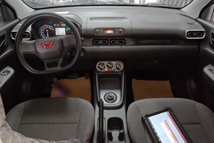 Used Wuling Hongguang New Energy 2025 Extended-Range Hybrid 50 km Utility Version Interior 2