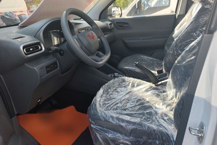Used Wuling Hongguang New Energy 2025 Extended-Range Hybrid 50 km Utility Version Interior 2