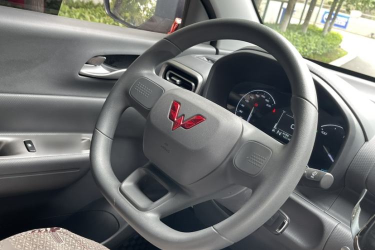 Used Wuling Hongguang New Energy 2025 Extended-Range Hybrid 50KM Comfort Version Interior 2