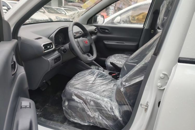 Used Wuling Hongguang New Energy 2025 Extended-Range Hybrid 50 km Utility Version Interior 2