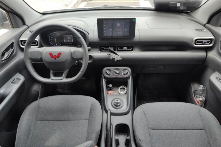 Used Wuling Hongguang New Energy 2025 Extended-Range Hybrid 50 km Standard Version Interior 2