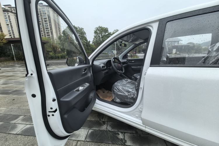 Used Wuling Hongguang New Energy 2025 Extended-Range Hybrid 50 km Utility Version Interior 2