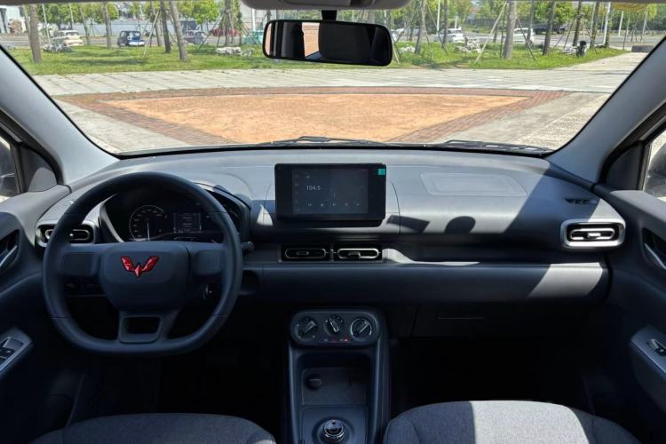 Used Wuling Hongguang New Energy 2025 Extended-Range Hybrid 50KM Comfort Version Interior 2
