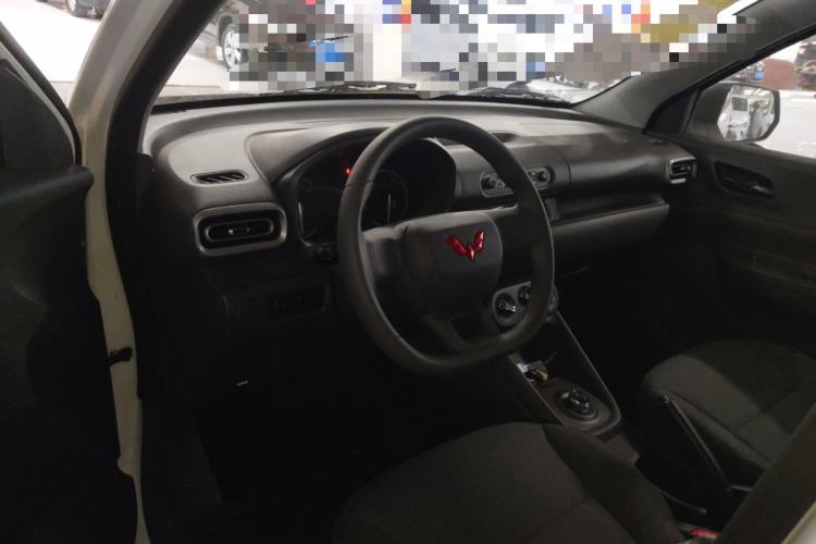 Used Wuling Hongguang New Energy 2025 Extended-Range Hybrid 50 km Utility Version Interior 2