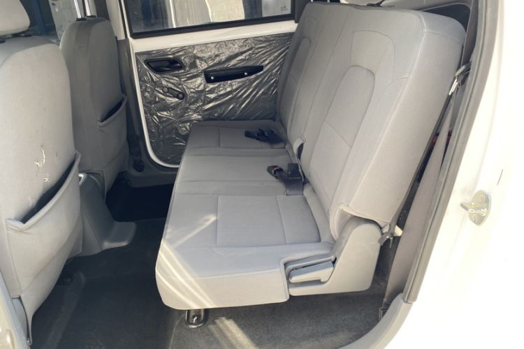 Used Wuling Hongguang New Energy 2025 Extended-Range Hybrid 50 km Standard Version Interior 3