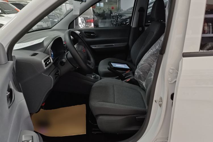 Used Wuling Hongguang New Energy 2025 Extended-Range Hybrid 50 km Utility Version Interior 3