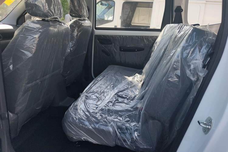 Used Wuling Hongguang New Energy 2025 Extended-Range Hybrid 50 km Utility Version Interior 3