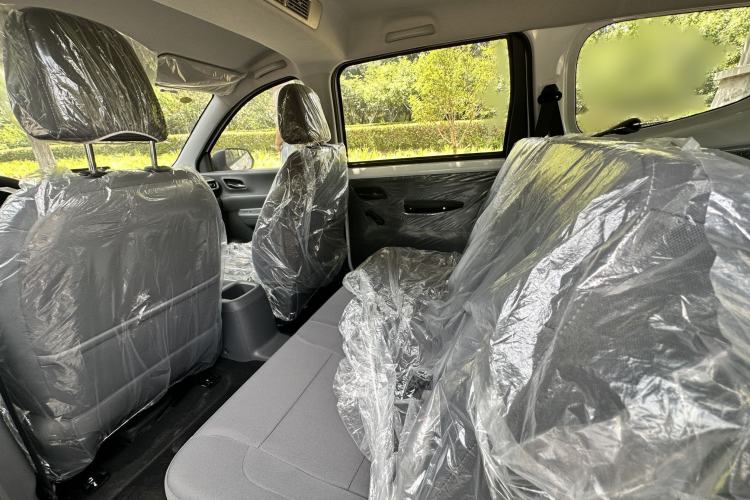 Used Wuling Hongguang New Energy 2025 Extended-Range Hybrid 50 km Standard Version Interior 3
