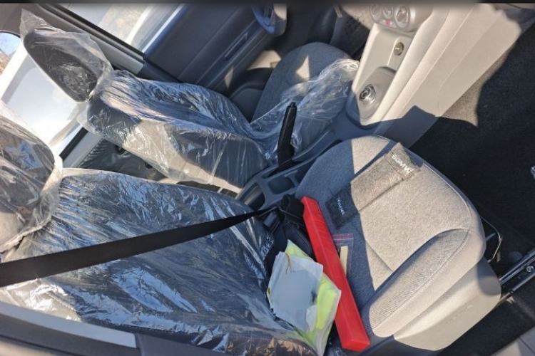 Used Wuling Hongguang New Energy 2025 Extended-Range Hybrid 50 km Standard Version Interior 3