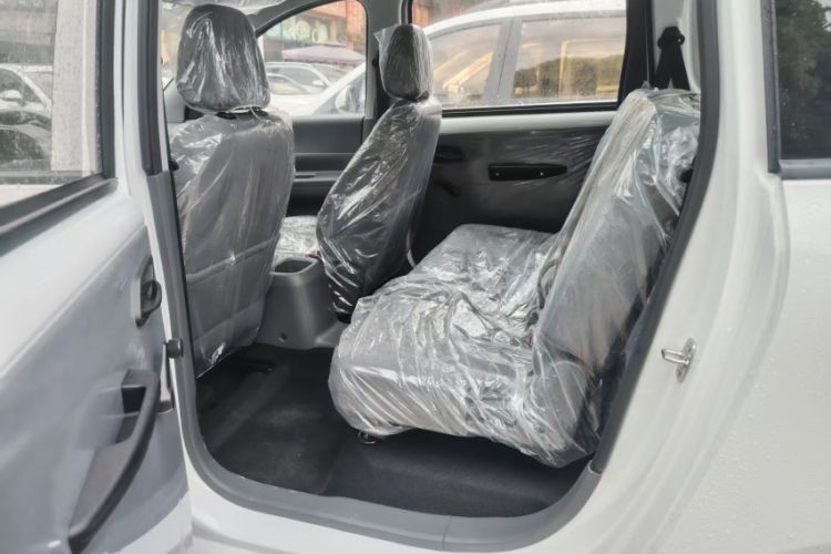 Used Wuling Hongguang New Energy 2025 Extended-Range Hybrid 50 km Utility Version Interior 3