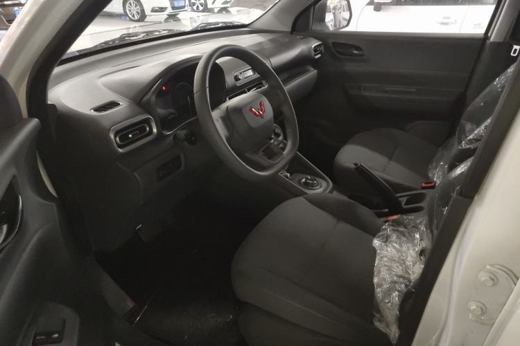 Used Wuling Hongguang New Energy 2025 Extended-Range Hybrid 50 km Utility Version Interior 3