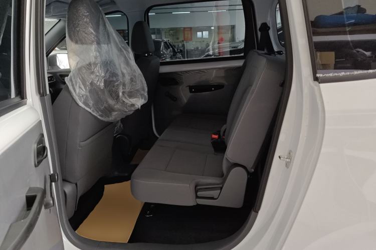 Used Wuling Hongguang New Energy 2025 Extended-Range Hybrid 50 km Utility Version Interior 4