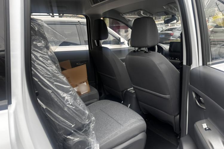 Used Wuling Hongguang New Energy 2025 Extended-Range Hybrid 50KM Comfort Version Interior 4