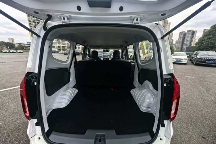 Used Wuling Hongguang New Energy 2025 Extended-Range Hybrid 50 km Utility Version Interior 4
