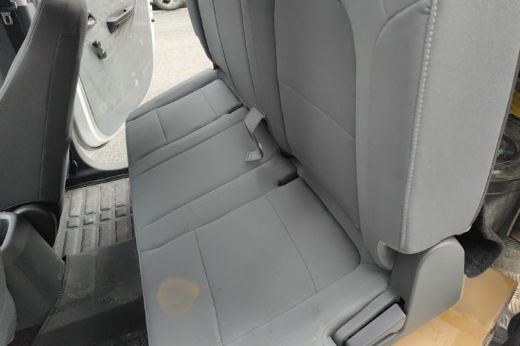 Used Wuling Hongguang New Energy 2025 Extended-Range Hybrid 50 km Standard Version Interior 4