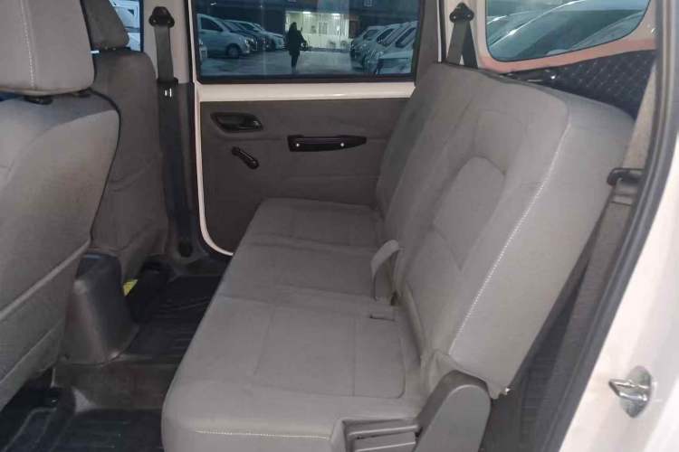Used Wuling Hongguang New Energy 2025 Extended-Range Hybrid 50 km Standard Version Interior 4