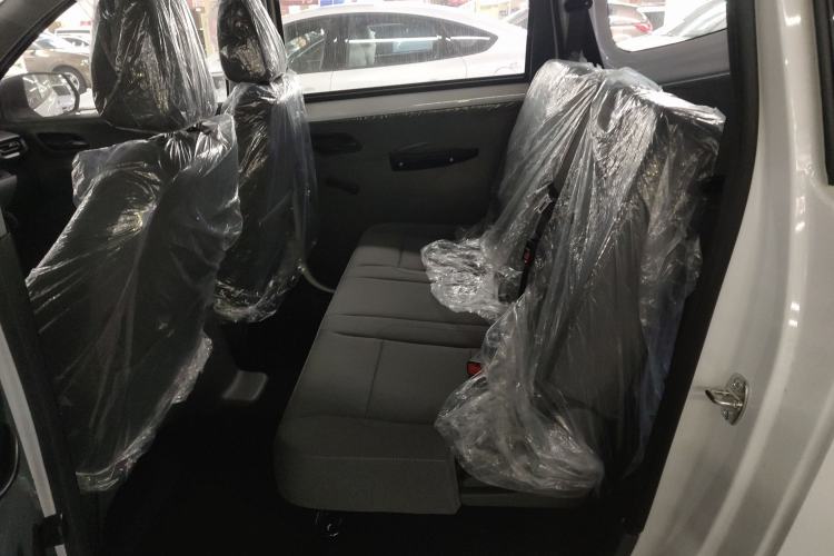 Used Wuling Hongguang New Energy 2025 Extended-Range Hybrid 50 km Utility Version Interior 4