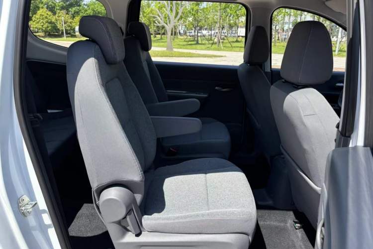 Used Wuling Hongguang New Energy 2025 Extended-Range Hybrid 50KM Comfort Version Interior 7