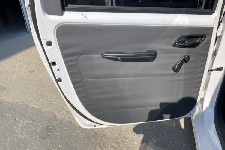 Used Wuling Hongguang New Energy 2025 Extended-Range Hybrid 50 km Standard Version Interior 8