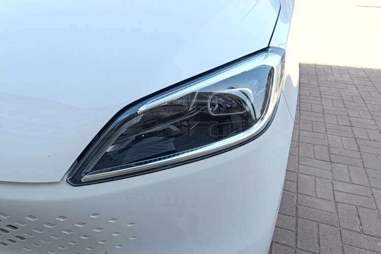 Used Wuling Hongguang New Energy 2025 Extended-Range Hybrid 50 km Utility Version Left Front Headlight
